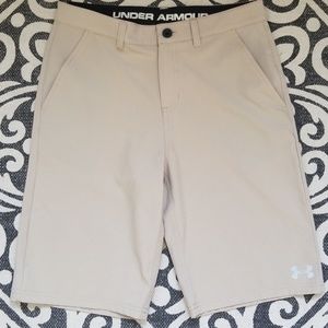 Youth Boys XL Under Armour Khaki Golf Shorts